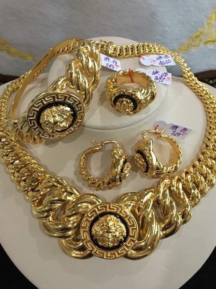 Jewelry detail 3